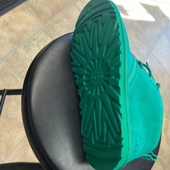 Women Ugg Boots - Picture 5 of 5